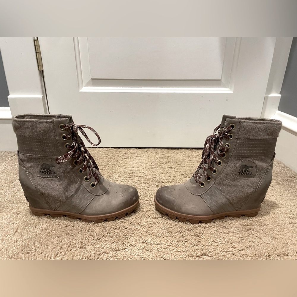 Sorel grey wedge booties